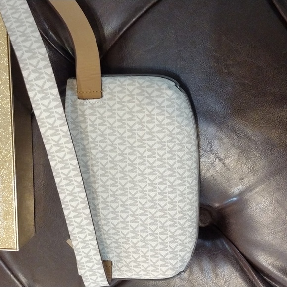 NIB Michael Michael Kors Signature S/M Belt Bag - Picture 8 of 16